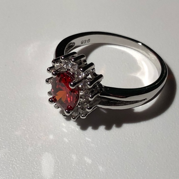 Beautiful Red Cubic Zirconia &14 Clear ones 925 SS - Picture 4 of 4